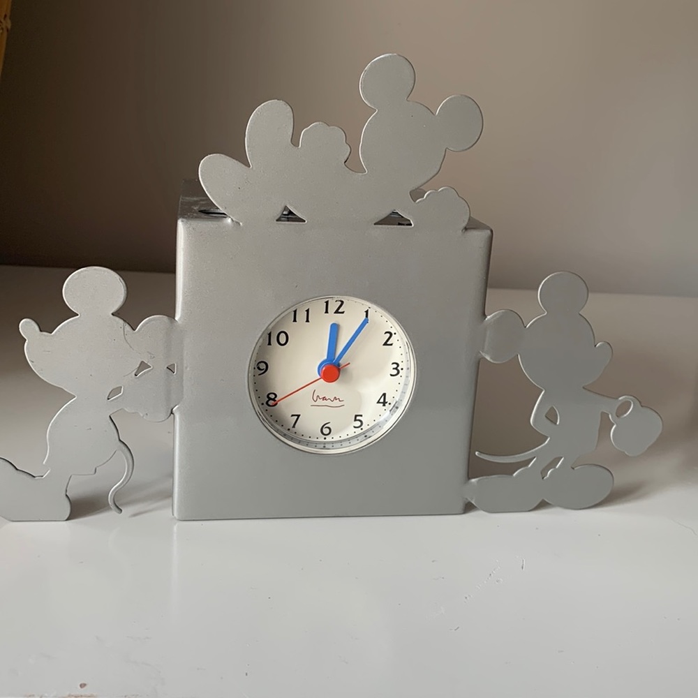 Mickey Mouse cube clock